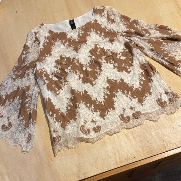 Chico’s Black Label Lace Overlay Dressy Top Sz 2 - Picture 1 of 6